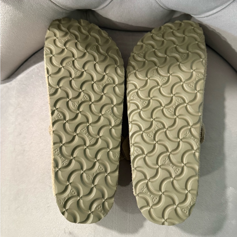 New never worn WOMENS BEIGE BIRKINSTOCK shoes - Picture 5 of 6